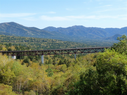 谷を渡る橋.jpg